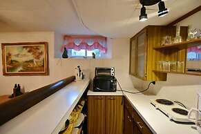10th Avenue Guest House & Suites