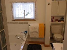 10th Avenue Guest House & Suites