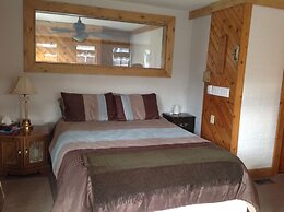 10th Avenue Guest House & Suites