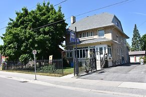 10th Avenue Guest House & Suites