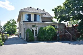 10th Avenue Guest House & Suites