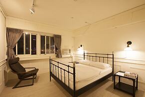 Mr Lobster's Secret Den Design Hostel