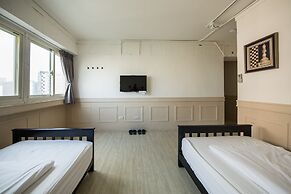 Mr Lobster's Secret Den Design Hostel