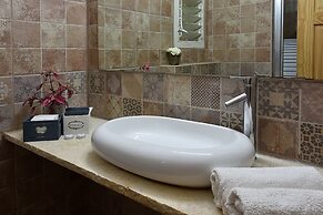Mul Kineret Suites