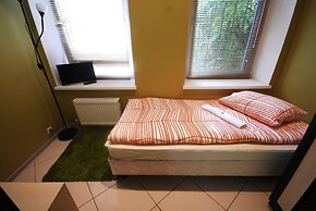 Landmark City Hotel - Hostel