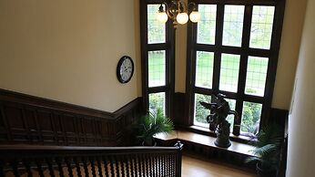 Grey Gables Inn