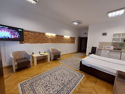 Main Square Apartments & More