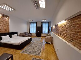 Main Square Apartments & More