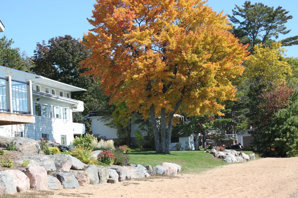 Sands on Golden Lake