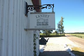 Landet Bed and Breakfast