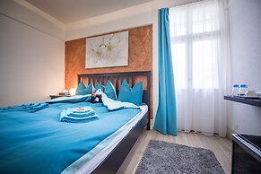 Max Aviation Villa & Apartments