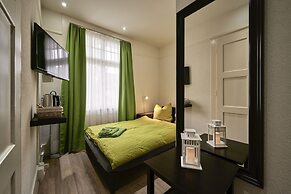Max Aviation Villa & Apartments