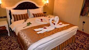 Golden Deluxe Hotel