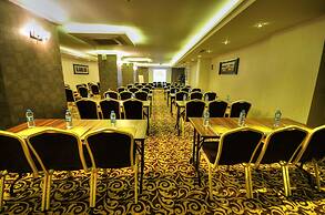 Golden Deluxe Hotel