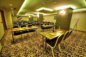 Golden Deluxe Hotel