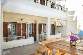 Kostis Villas