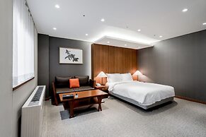 Oriens Hotel & Residences