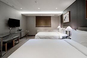 Oriens Hotel & Residences