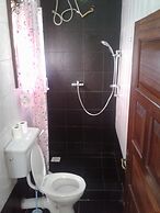 Bunyonyi Safaris Resort