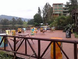 Bunyonyi Safaris Resort