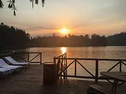 Bunyonyi Safaris Resort
