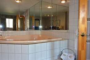 McIntosh Country Inn & Conference Centre in Canada