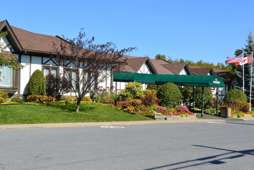 McIntosh Country Inn & Conference Centre in Canada