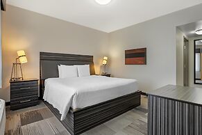 Best Western Plus Airport Inn & Suites