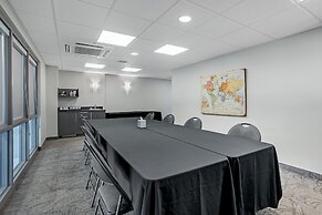 Best Western Plus Airport Inn & Suites
