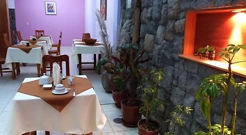 Cantuta Inn