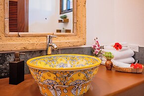 Coconut Row Boutique Hotel