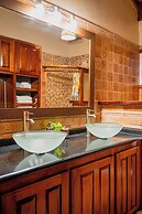 Coconut Row Boutique Hotel