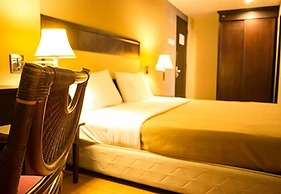 Lodge 18 Hotel