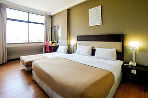 Lodge 18 Hotel