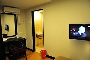 Lodge 18 Hotel