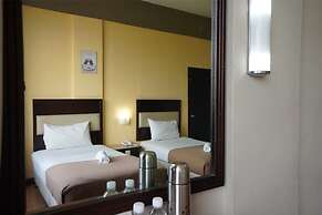 Lodge 18 Hotel