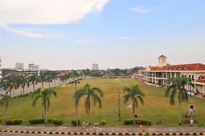 Lodge 18 Hotel