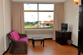 Lodge 18 Hotel