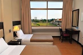 Lodge 18 Hotel