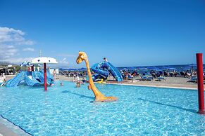 Mare Blue Hotel
