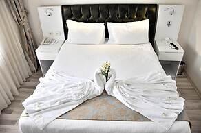 Monarch Hotel