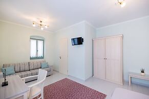 999 Luxury Hotel