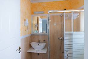 999 Luxury Hotel
