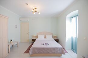 999 Luxury Hotel