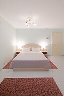 999 Luxury Hotel