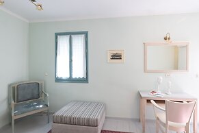 999 Luxury Hotel