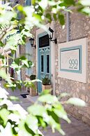 999 Luxury Hotel