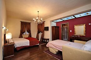 Aiora Luxury Suites