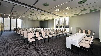 Best Western Plus Lakeside Hotel