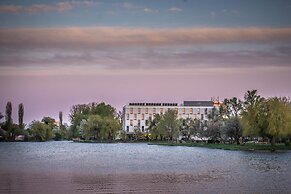 Best Western Plus Lakeside Hotel